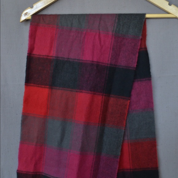 Given as gift elanblanc.com flannel blanket scarf - Picture 4 of 4