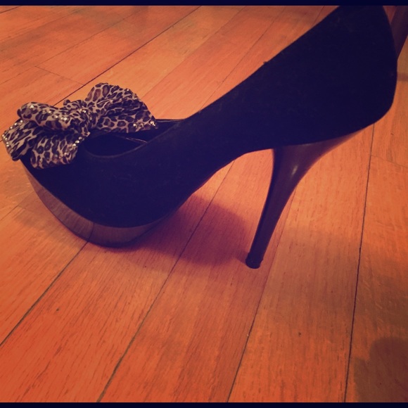 Vintage Black Heels with Bow - Picture 1 of 3