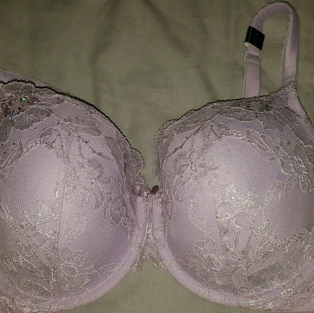 Victoria's Secret bra size 36DD-Brand New!!
