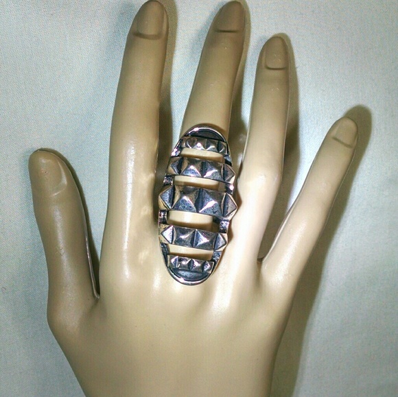 Beautiful antique like large silvertone ring