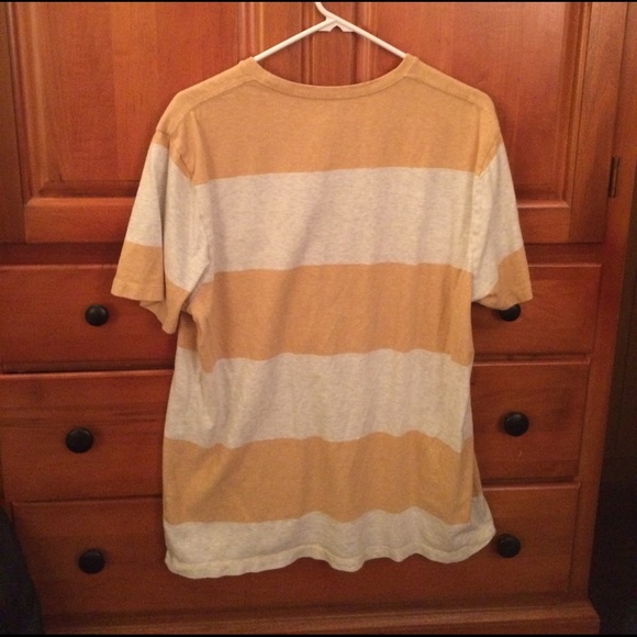 Mustard yellow and white scoop next t-shirt. - Picture 2 of 2