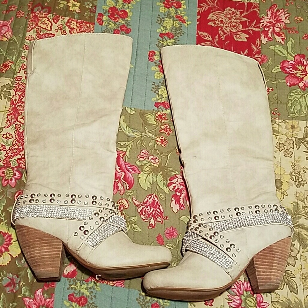 Not rated boots size 8