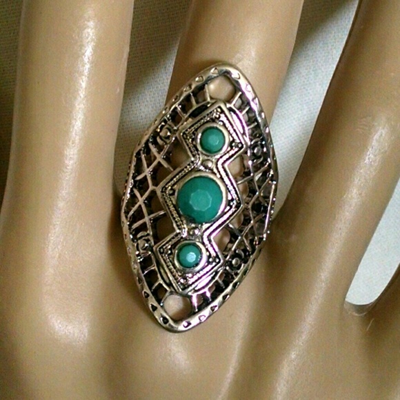 Beautiful blue-green stones silve-tone ring