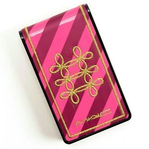 LE MAC Nutcracker Sweet Peach Face Compact