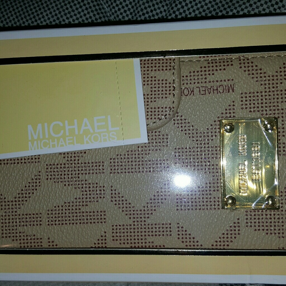 Michael Kors iPhone 7 Plus Leather Flip Phone Case