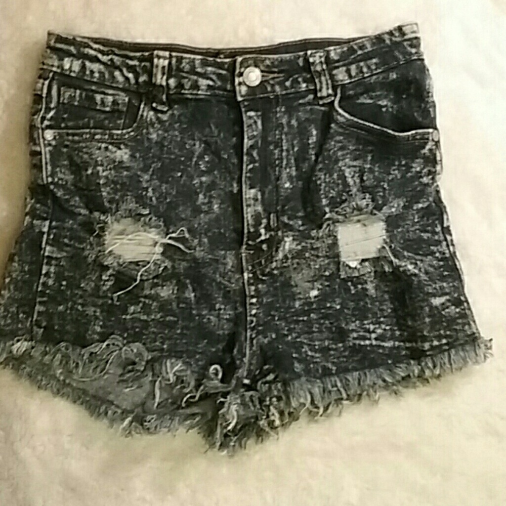 GOGO STAR distressed shorts