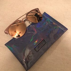 QUAYXCHRISSPY GEMINI SUNGLASSES ROSE GOLD