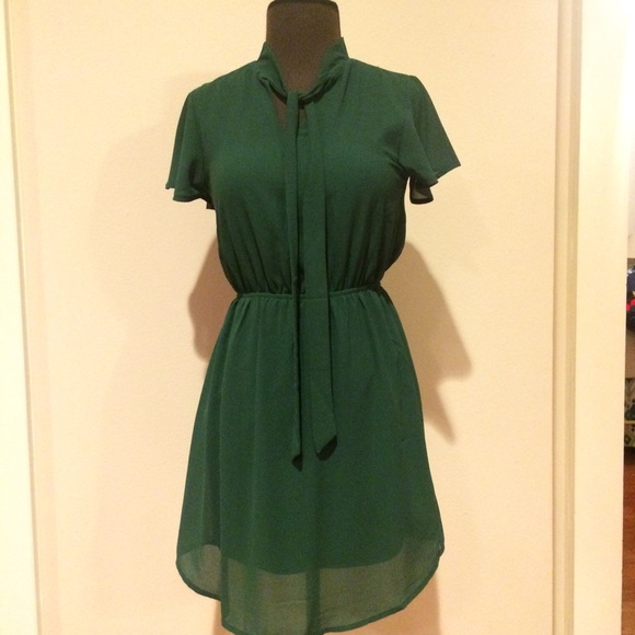 Dresses & Skirts - Holiday Green Dress