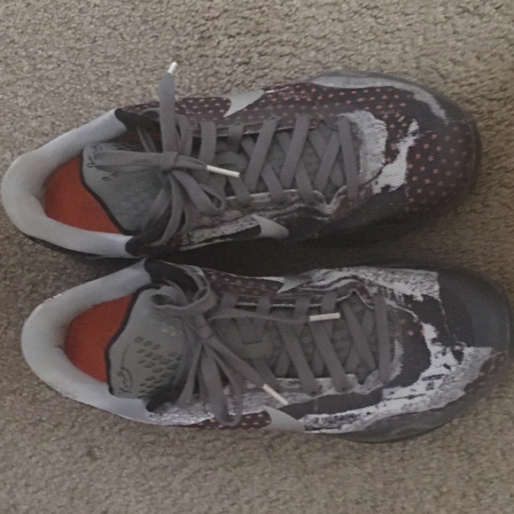 Kobe 10 - Picture 2 of 4