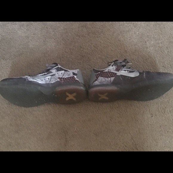 Kobe 10 - Picture 3 of 4