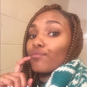 Meet your Posher, Caya