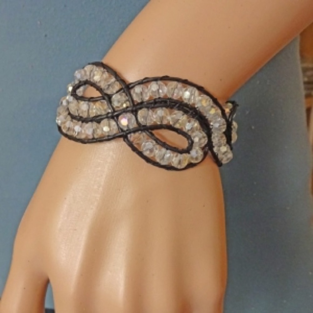 Beautiful handmade bracelet from crystals!