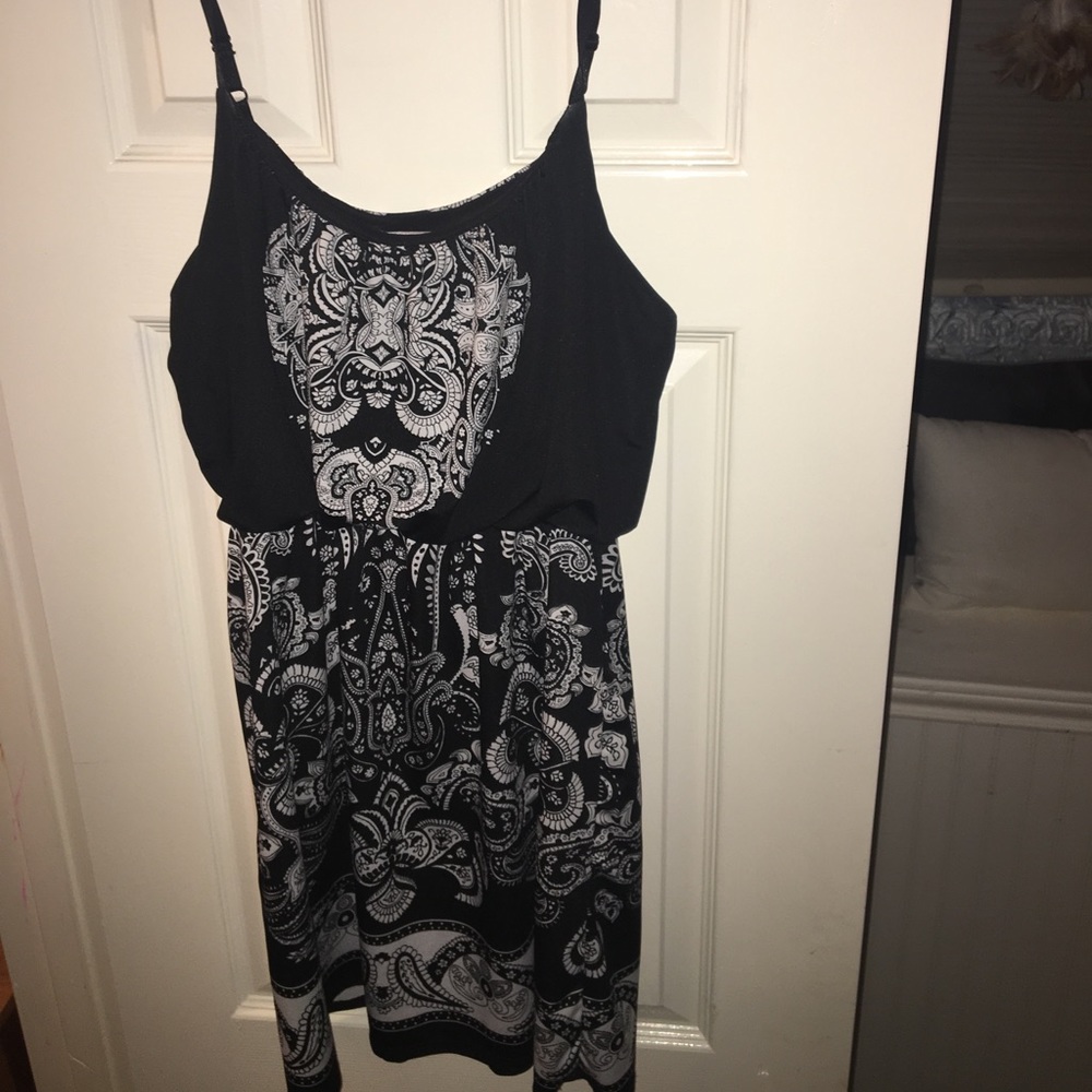 BLACK & WHITE DRESS