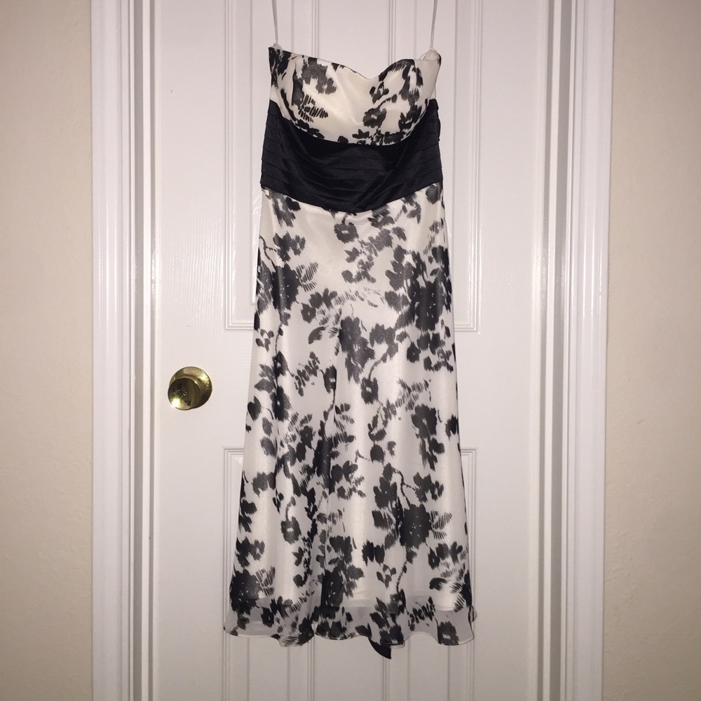 Women's Size 2 White House Black Market Dress