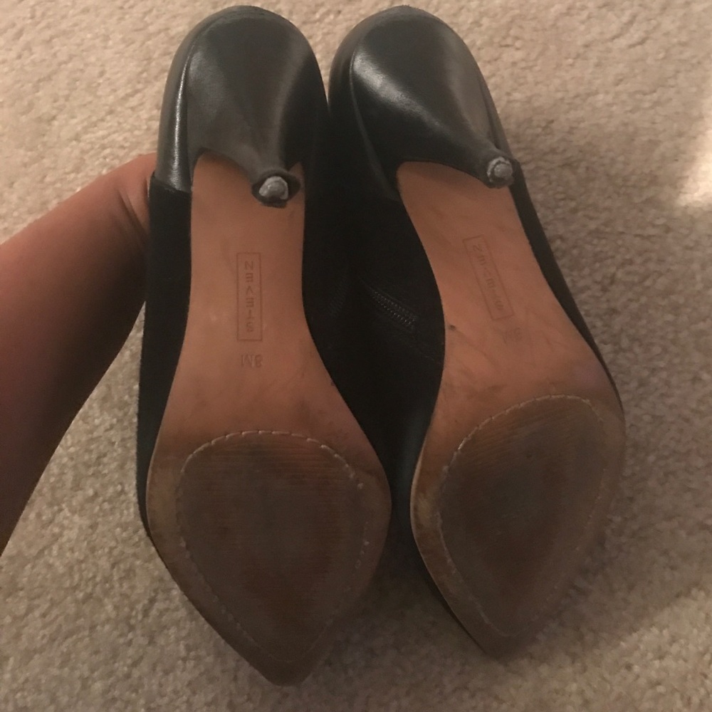 Black pointed toe booties - Picture 3 of 4