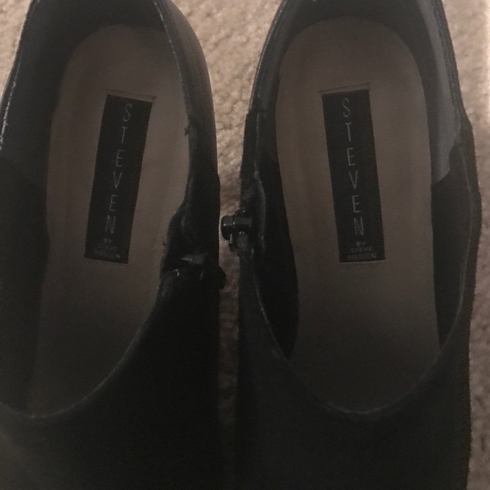 Black pointed toe booties - Picture 4 of 4