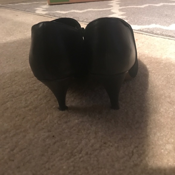 Black pointed toe booties - Picture 2 of 4