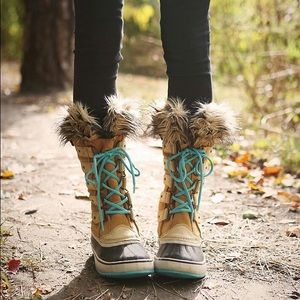 RARE Sorel Aqua and Tan Winter Boot