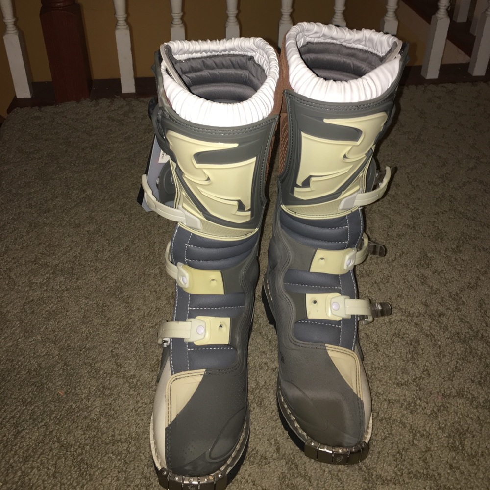 New with tags Thor quadrant riding boots size 7