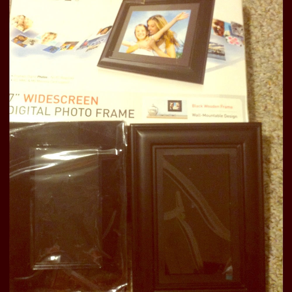 Digital photo frames