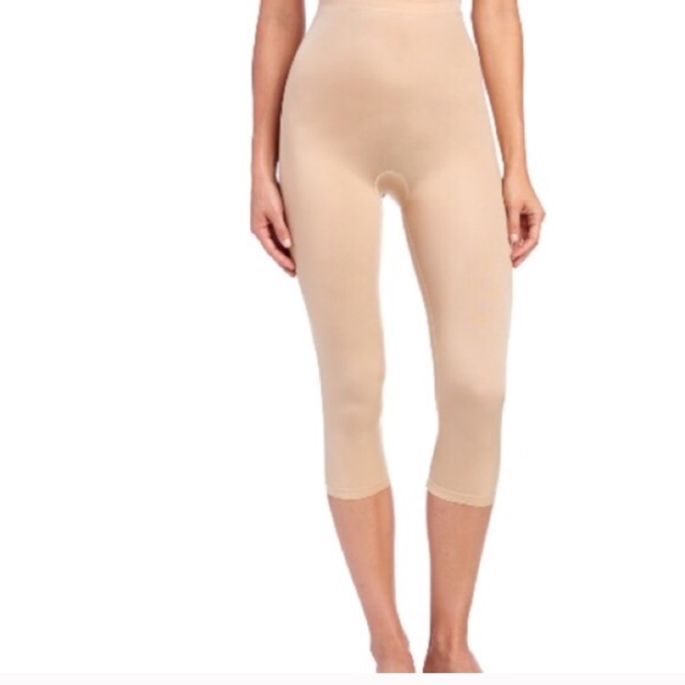 Spanx Hide & Sleek Capri Smoother