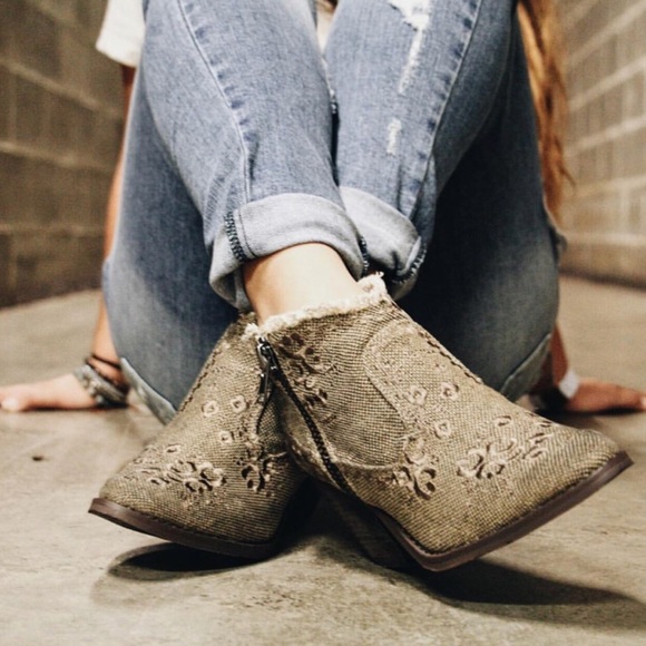 Embroidery Western Cowboy Booties - Picture 2 of 8