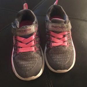Sketchers sneakers