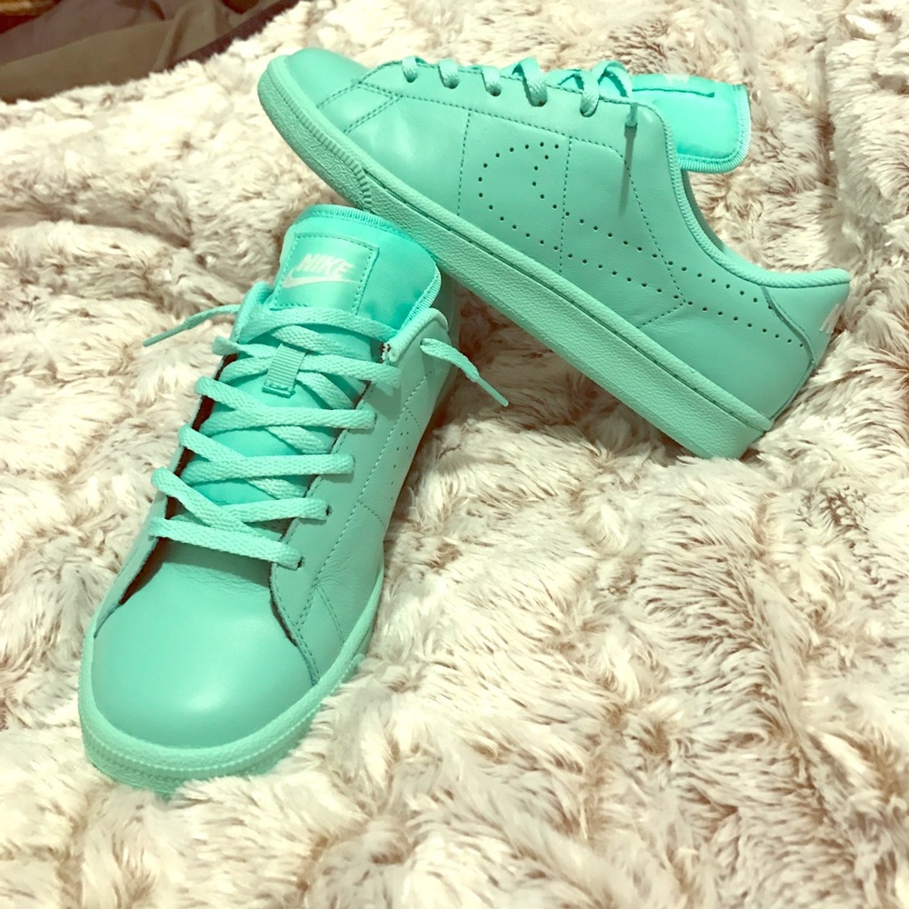 Nwob Tiffany blue nikes 100 percent authentic