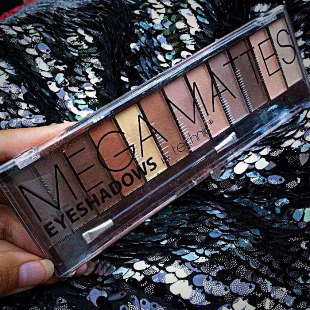 MEGA NUDE 12 COLOR MATTE EYESHADOW