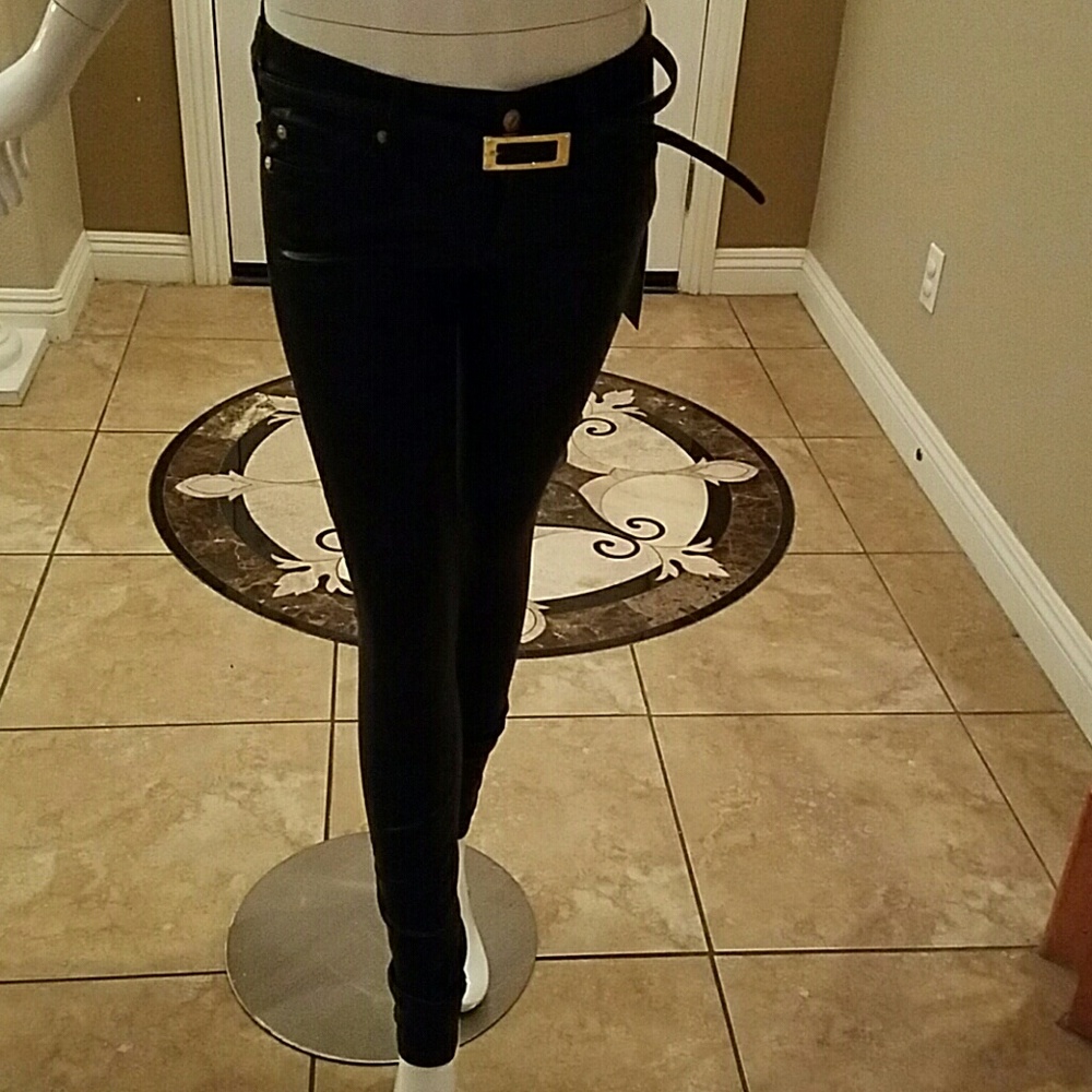 Coated skinny pants.