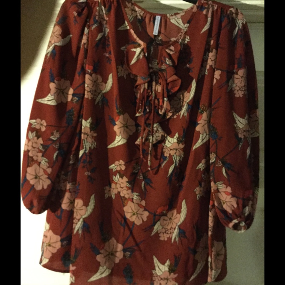 lady's blouse size med by passports