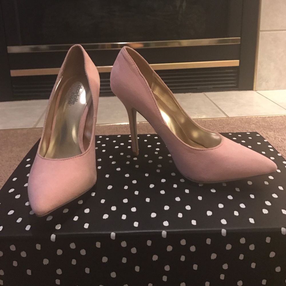 Pink heels 👠