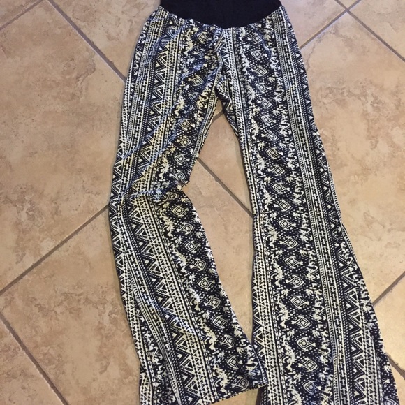 Motherhood Maternity Pants - Maternity Aztec pants size XL 34" inseam Motherhood Maternity Pants - Maternity Aztec pants size XL 34" inseam