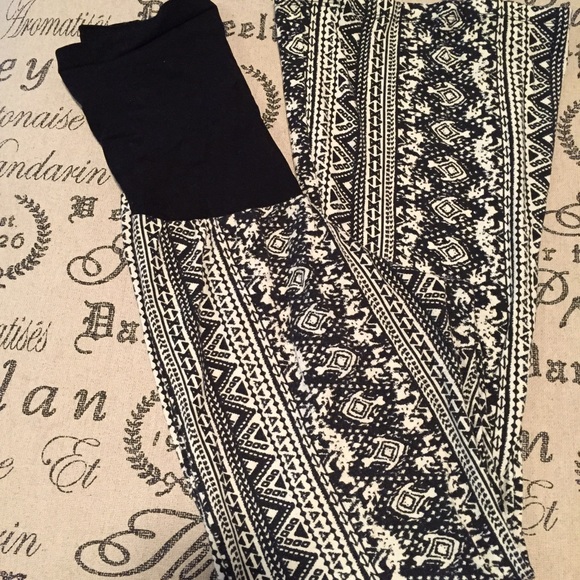 Motherhood Maternity Pants - Maternity Aztec pants size XL 34" inseam Motherhood Maternity Pants - Maternity Aztec pants size XL 34" inseam