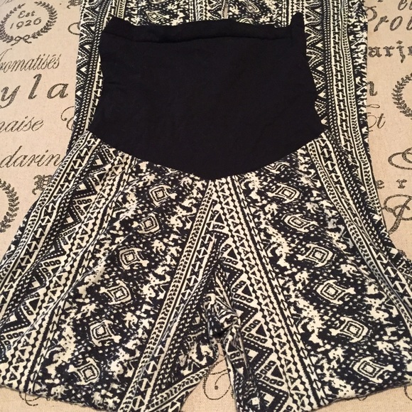 Motherhood Maternity Pants - Maternity Aztec pants size XL 34" inseam Motherhood Maternity Pants - Maternity Aztec pants size XL 34" inseam