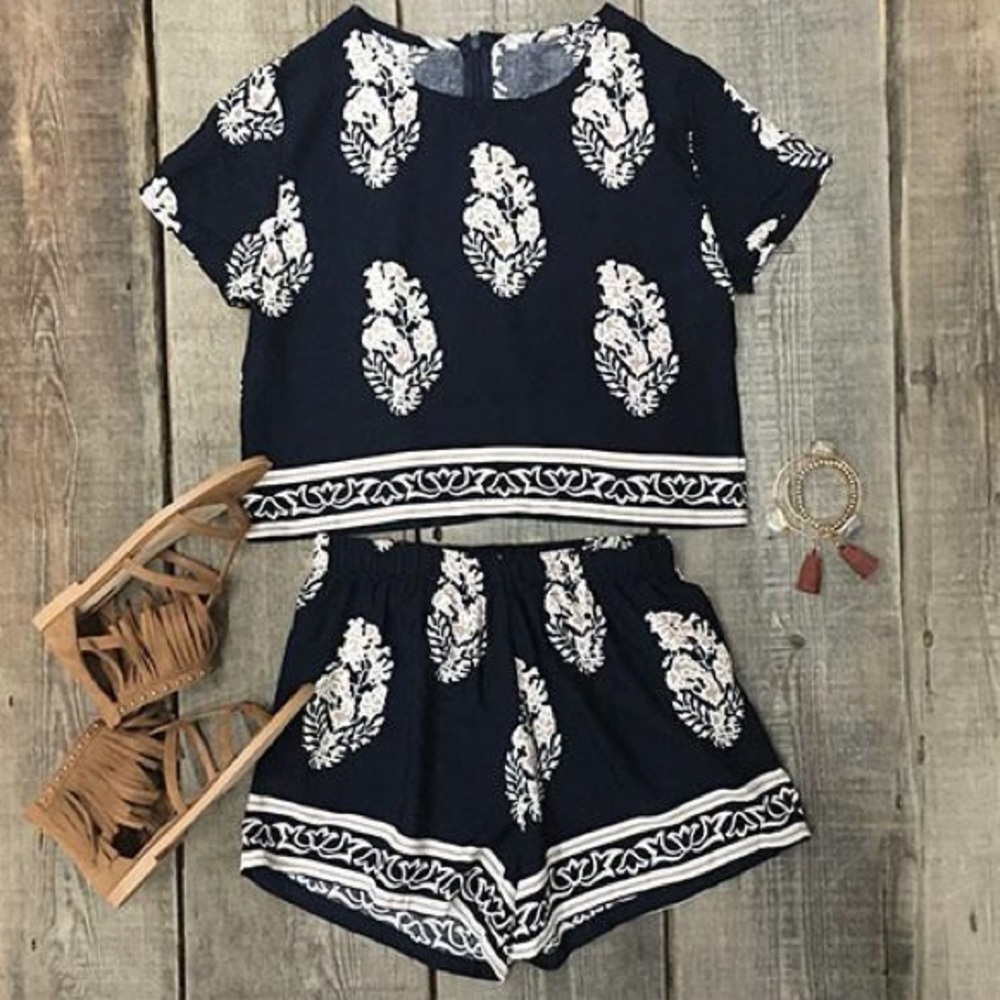 HOST PICK !!!! Navy/Tan Leaf Print 2 Piece Set - Picture 4 of 6