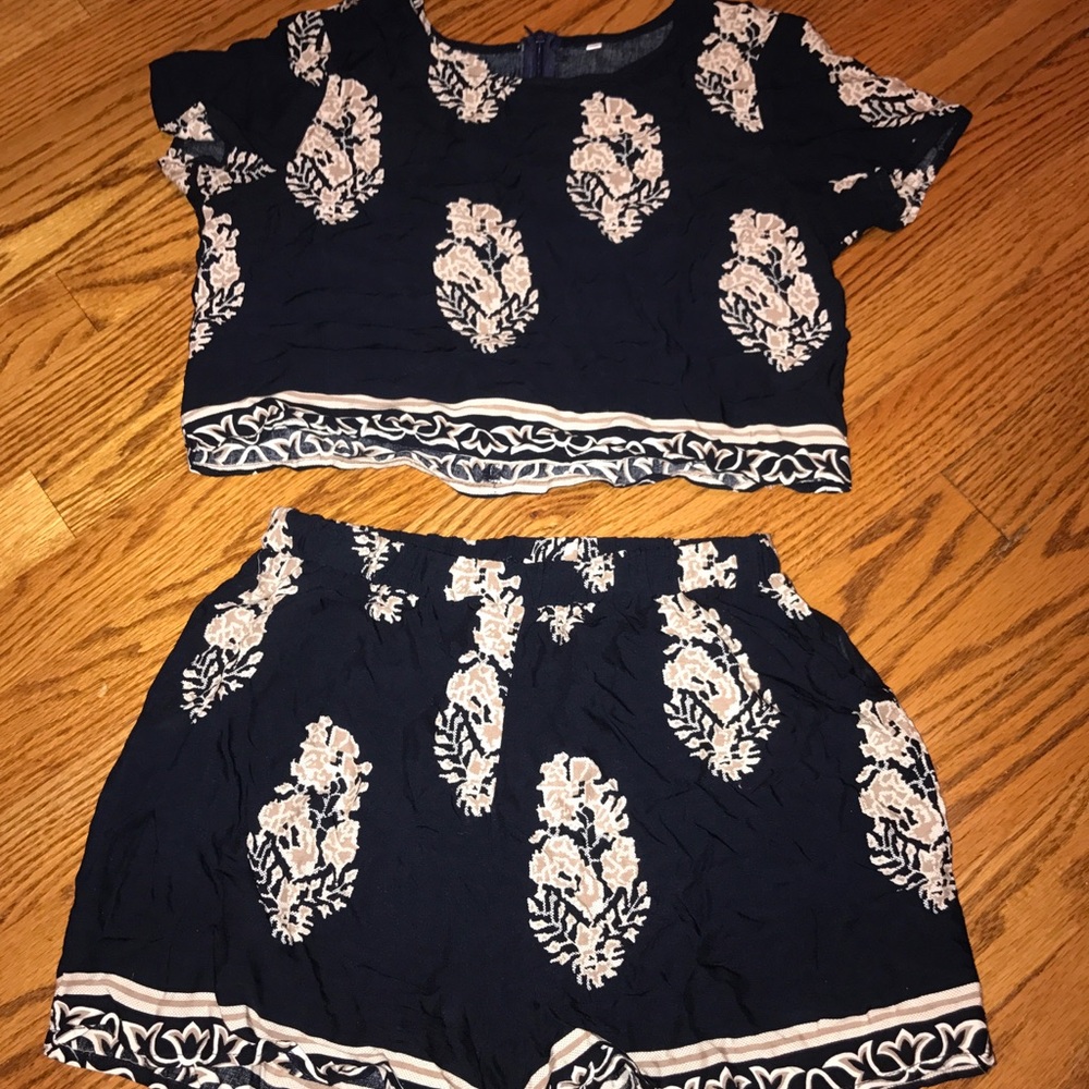 HOST PICK !!!! Navy/Tan Leaf Print 2 Piece Set - Picture 6 of 6