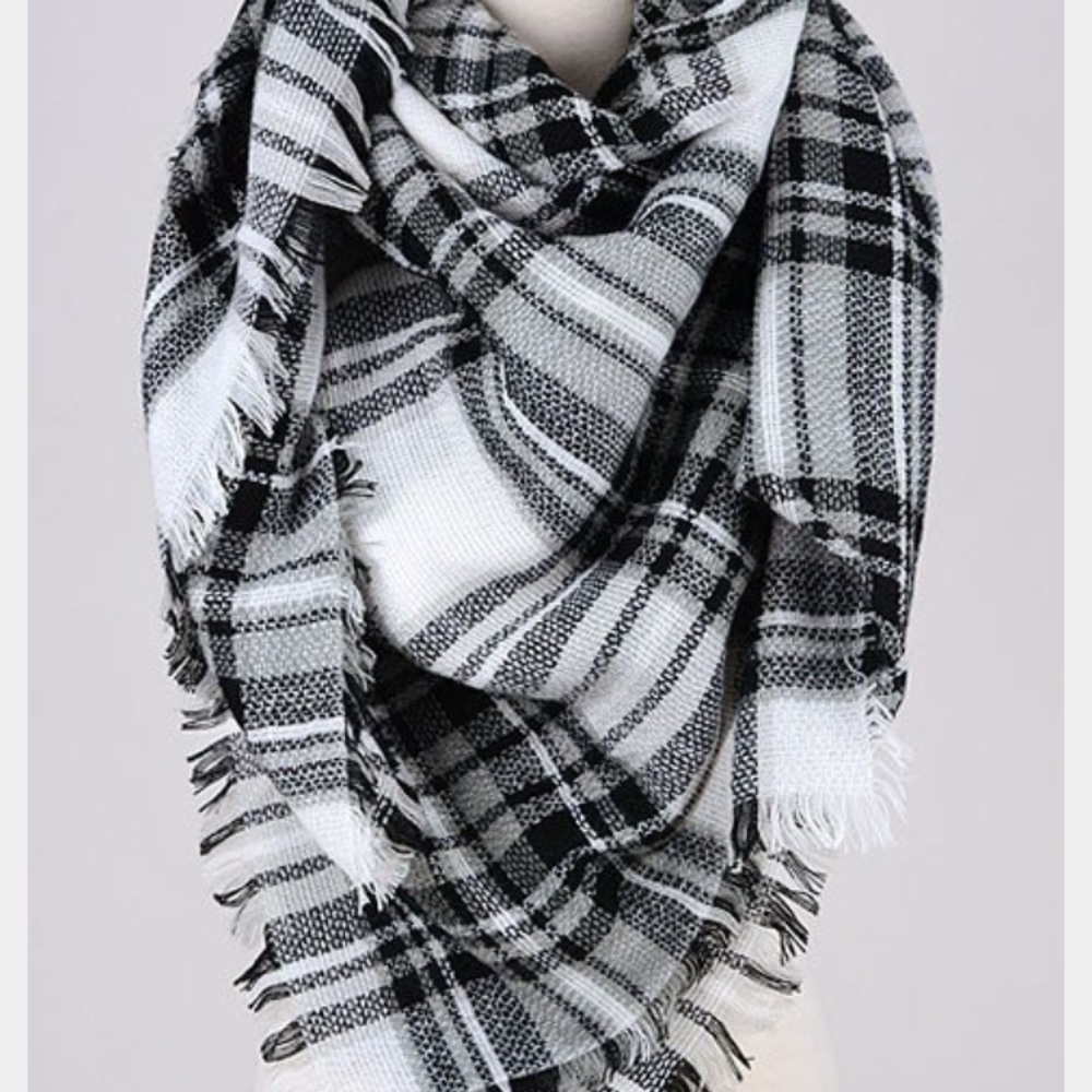 black and white blanket scarf - Picture 2 of 2