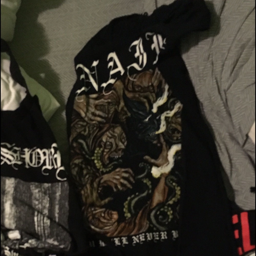 Nails shirt, handcut