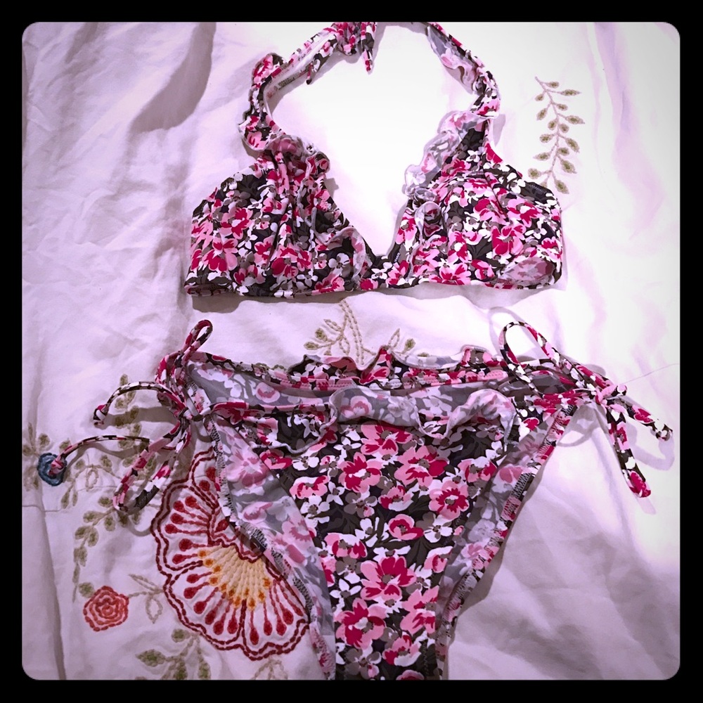 ASOS Frilly Pureda London String bikini 32D/M