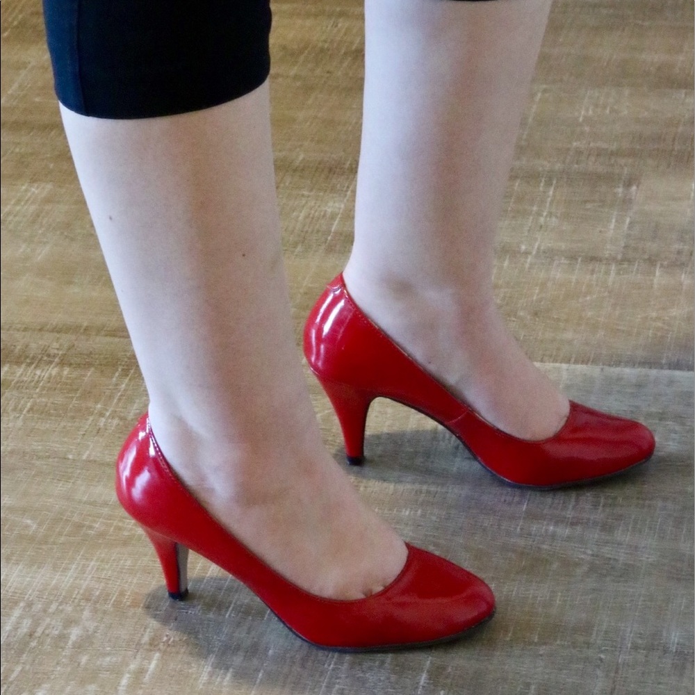 👠 HOT red patent heels 👠