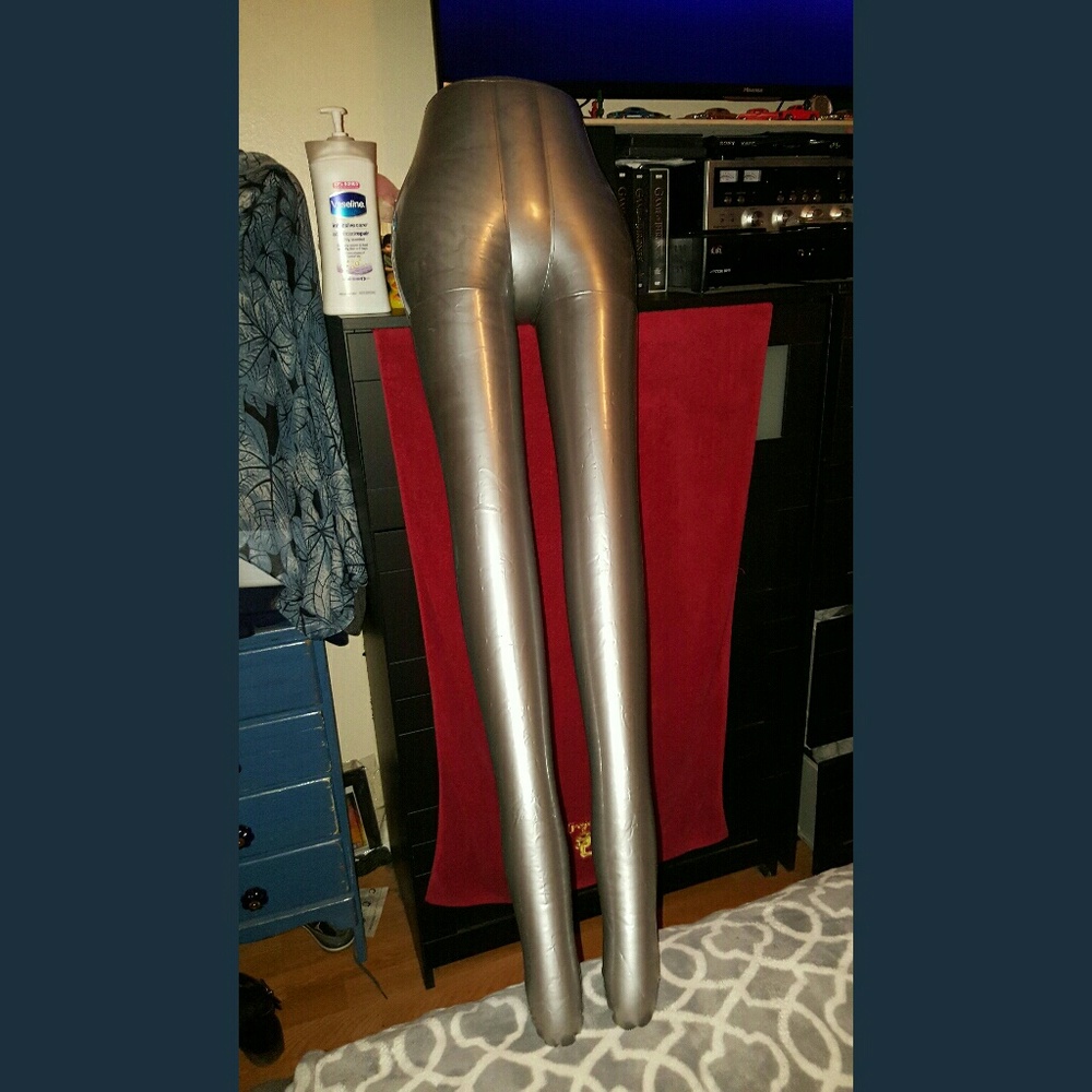 Inflatable mannequin legs