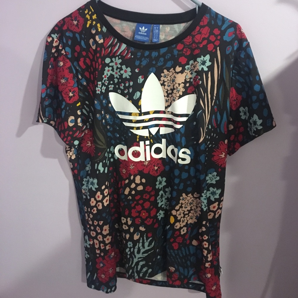 Small floral Adidas trio logo tee