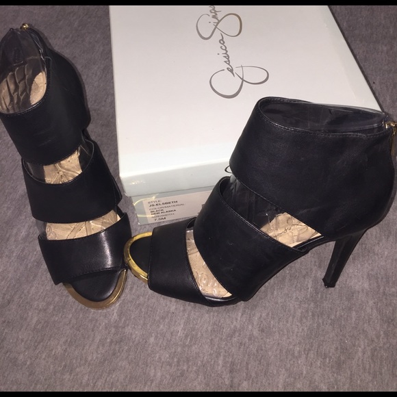 Jessica Simpson Shoes - 🖤💄Bold & beautiful band sandals