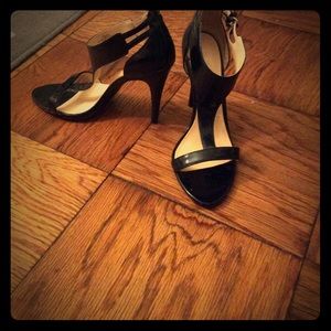 MOVING SALE MAKE AN OFFER Guess black heels