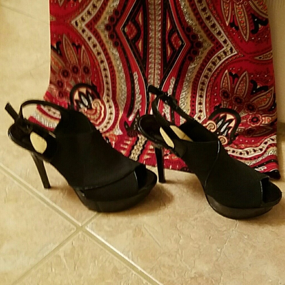 SALE! Giani Bernini 👀Peep Toe Slingbacks