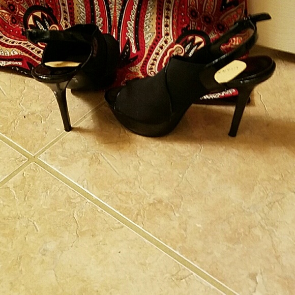 SALE! Giani Bernini 👀Peep Toe Slingbacks - Picture 2 of 7