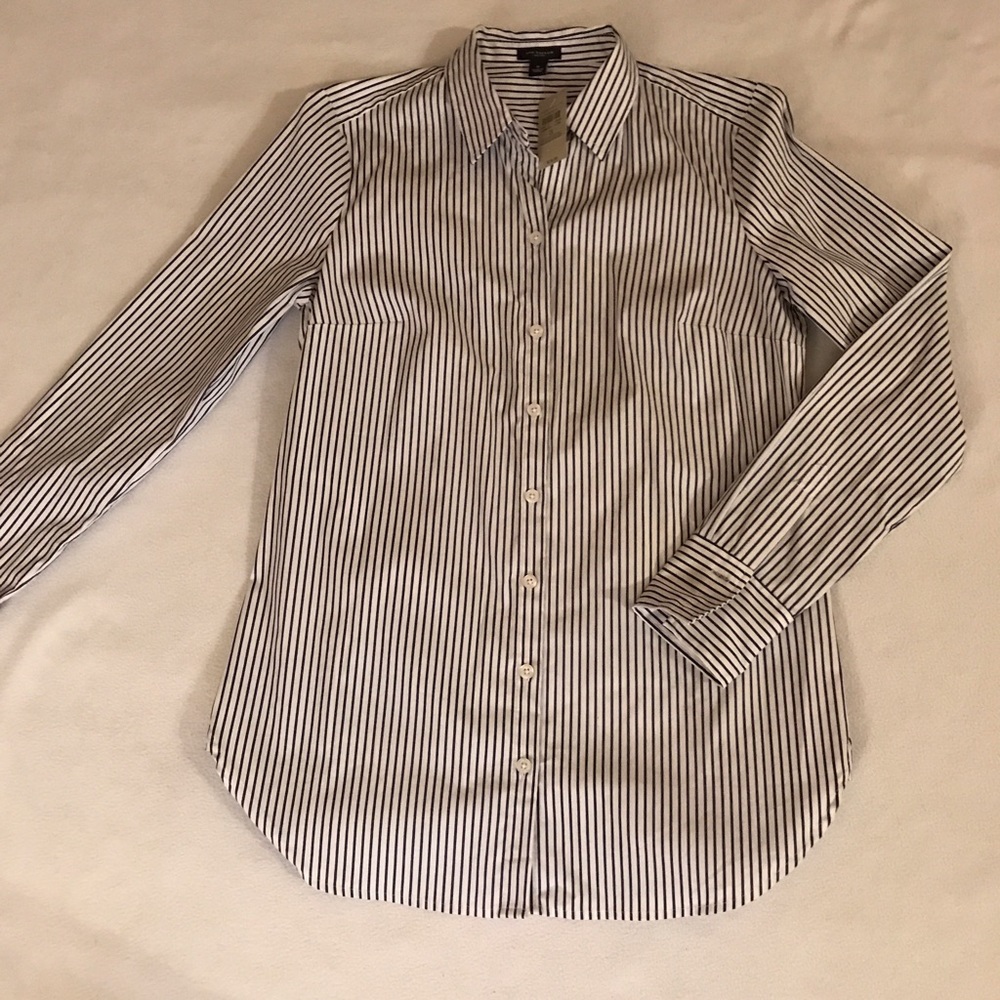 Brand new Ann Taylor Button down shirt, size 8
