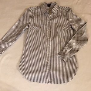 Brand new Ann Taylor Button down shirt, size 8