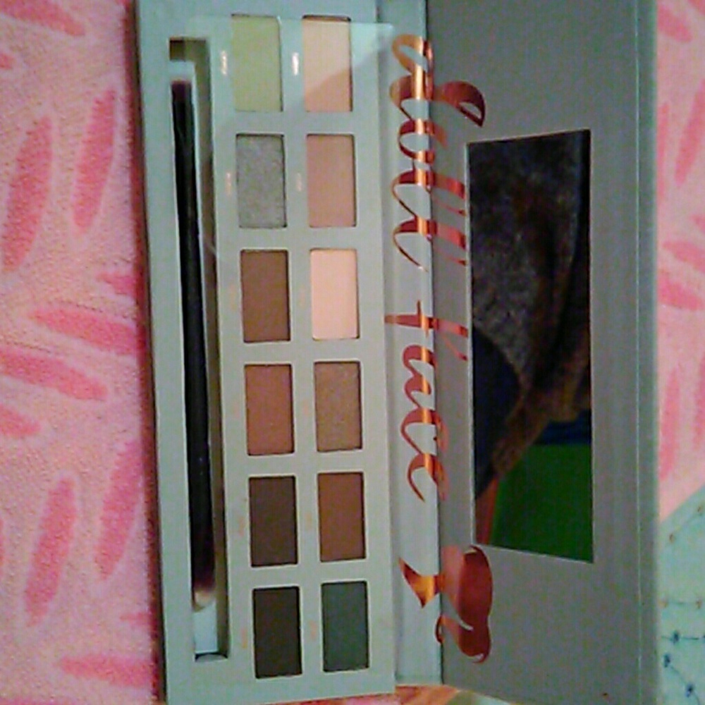 Dollface Eyeshadow Palette